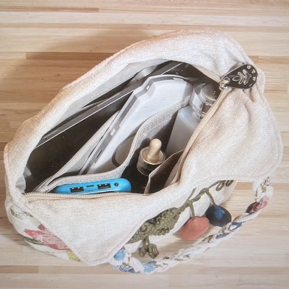 Bohemian Floral Embroidered Purse with Braided Straps and Zipper Closure - Picture 4 of 4